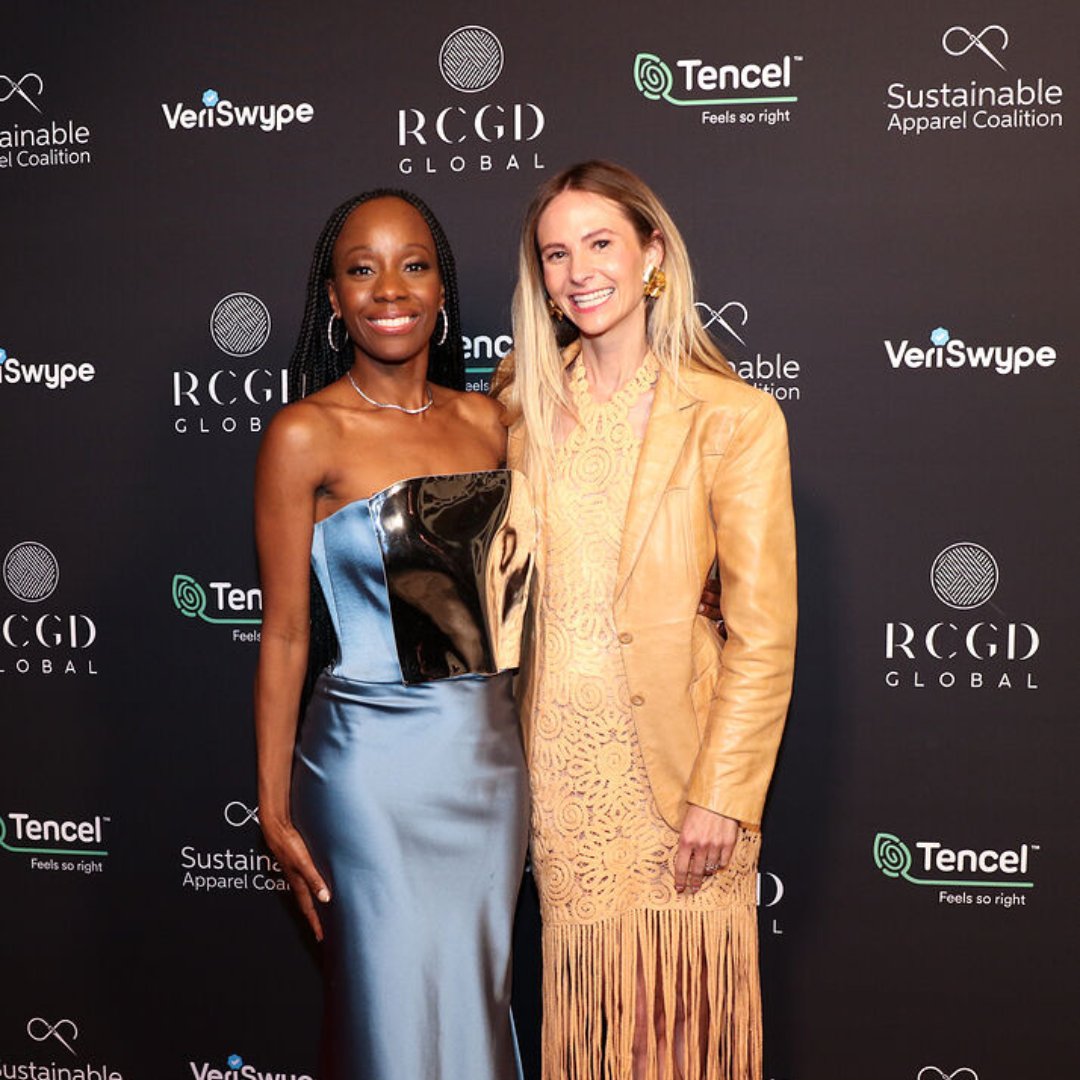 Veriswype's tweet photo. Such an Exciting Collaboration between @RCGDGlobal  and @Veriswype for a game-changing project! #RCGDGlobal #RedCarpetGreenDress #HypeBeast #MarketingStrategy #ViralContent #BrandIdentity #NewTech #BlockchainInnovation #NFTArt #influencermarketing #EcoFriendlyFashion https://t.co/By7LRF56Ka