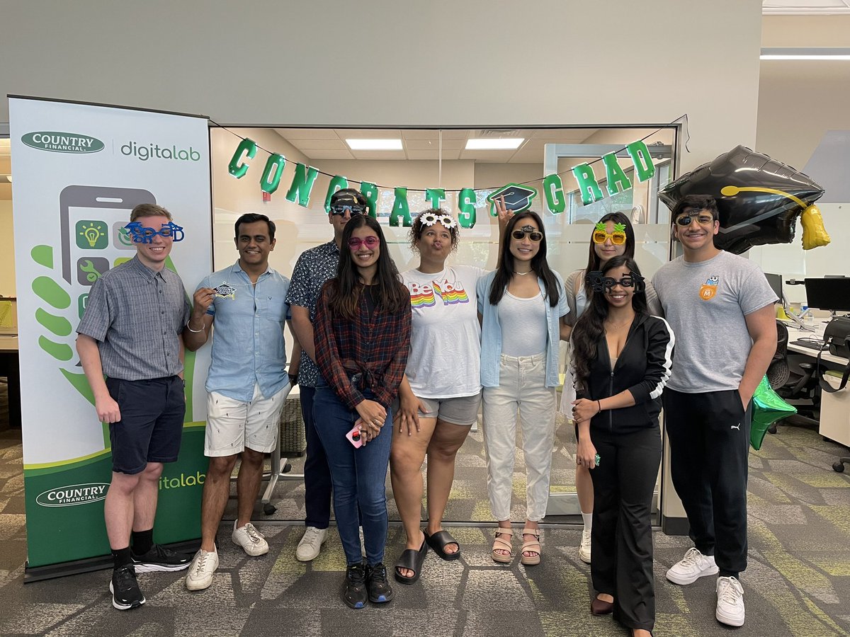 JuliaAtCOUNTRY's tweet photo. Part of great #success is the fun you have along the way. At the @hellocountry DigitaLab we make sure to have fun and we did that today at our #graduation party!  Congrats grads 🎉 

@UIResearchPark @UofIllinois https://t.co/jatGZpZ9eJ