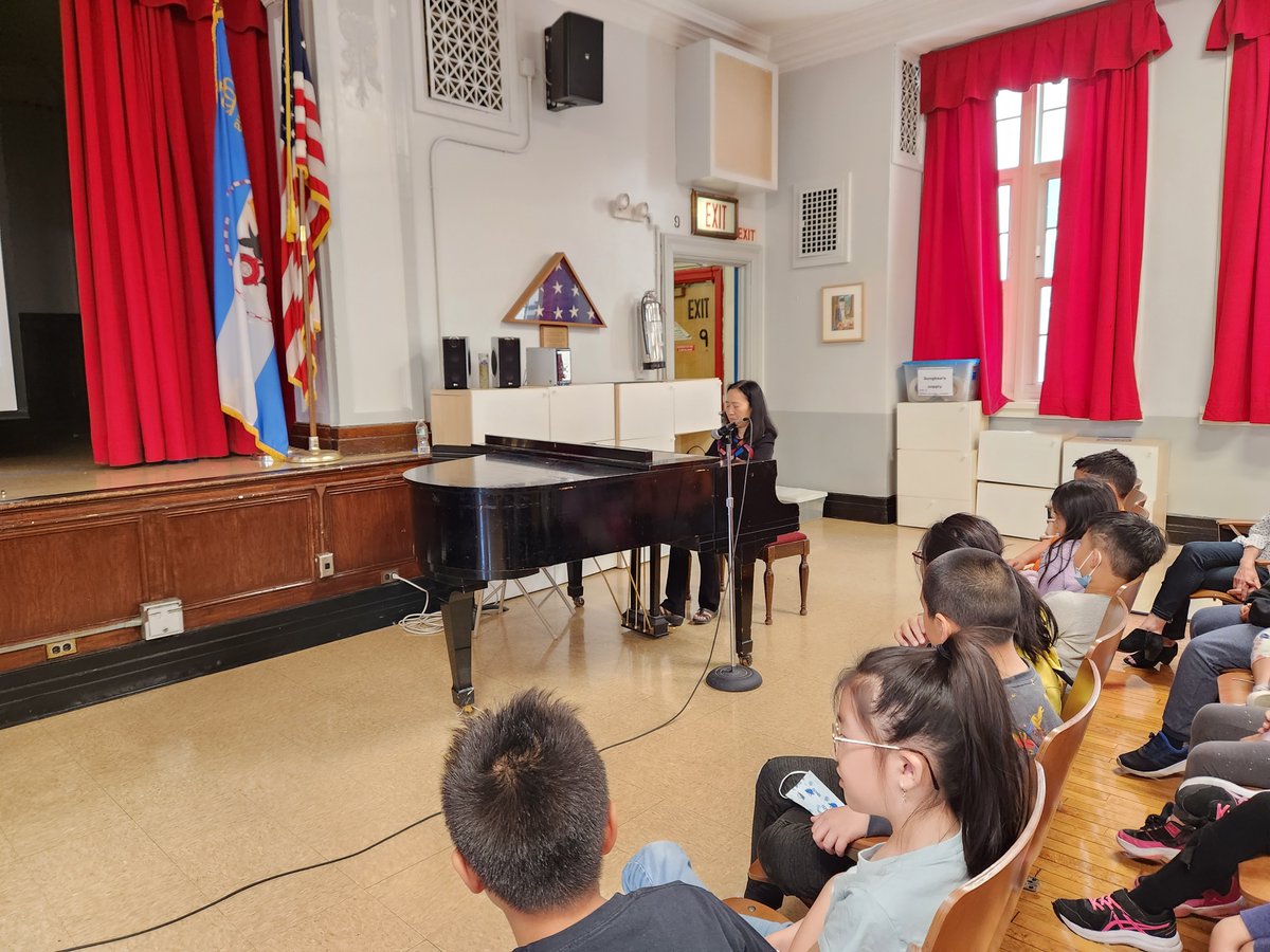 PS94Makerspace's tweet image. For #AAPIHeritageMonth&amp;amp; #ScratchWeek, @HelenSung, a jazz pianist performed &amp;amp; shared her story. @PS94DavidPorter, our Scratch theme is Find Your Voice, Be Heard &amp;amp; Tell Your Story.  Ms. Sung inspired us to find our voices &amp;amp;pursue our dreams.@94QDavidDPorter @MrsQuartarone @CSforAll