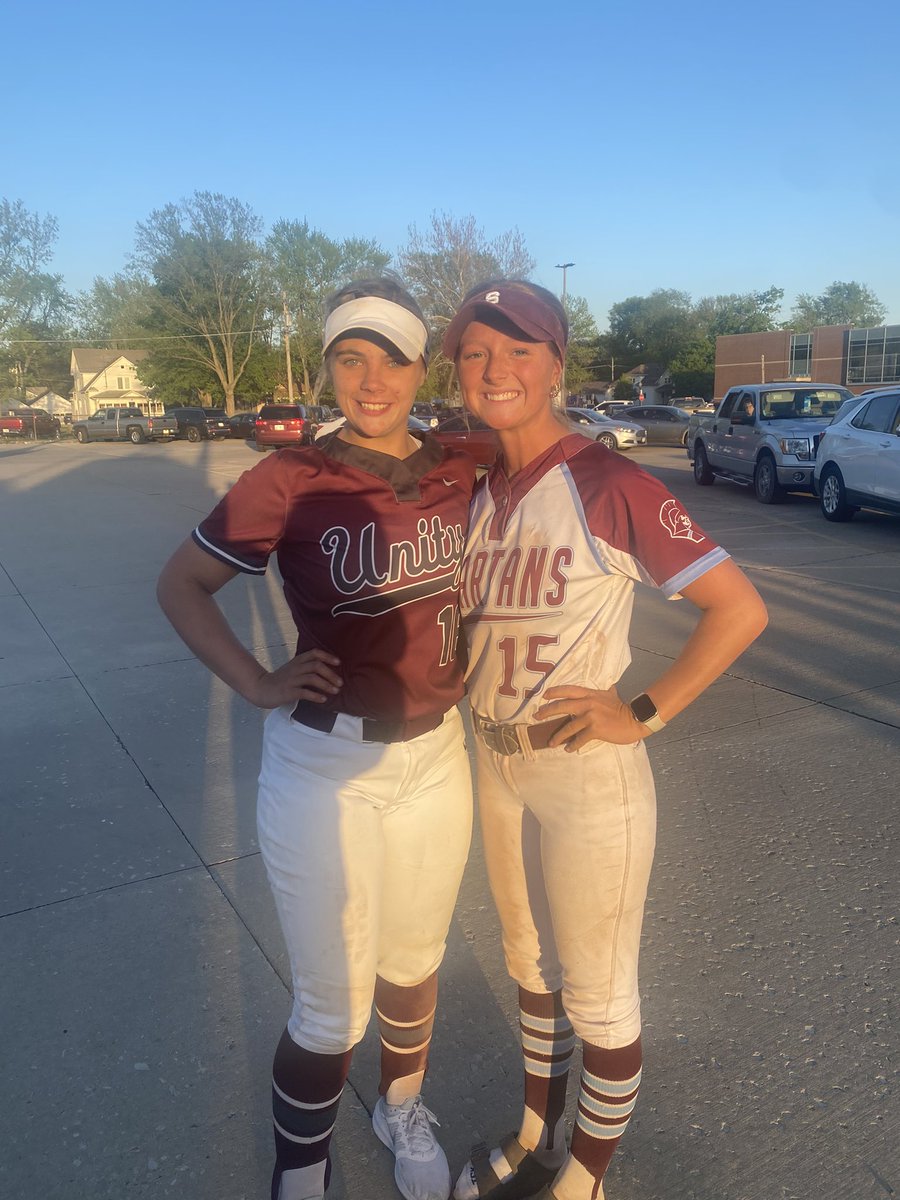 r_sarv16's tweet photo. Love seeing my @PeoriaSluggers sisters!!! https://t.co/44mMUsDUK3
