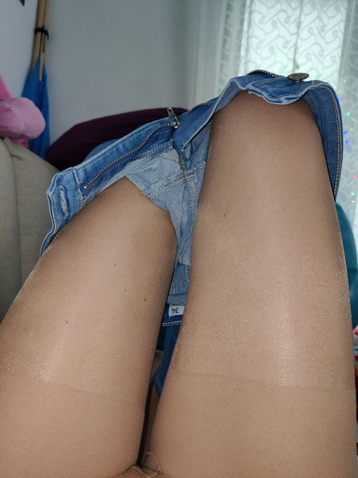 Looking for the perfect pairing to your favorite blue jeans? Look no further than these comfy and stylish<a href="/tag/pantyhose"class="tags"><span>#pantyhose</span></a><a href="/tag/onlyfansmodel"class="tags"><span>#onlyfansmodel</span></a>