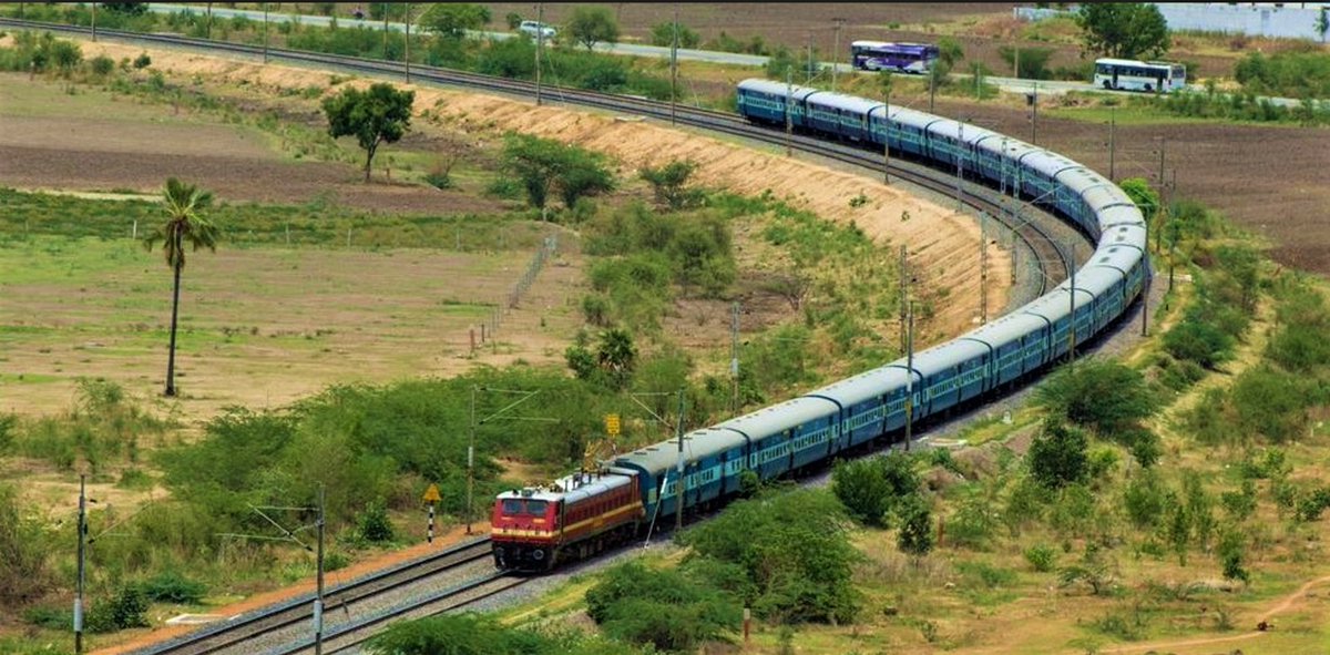 SCRailwayIndia's tweet photo. #SCRPerformance

South Central Railway has begun the new financial year 2023-24 on a robust note with the Zone recording it’s best-ever performance in both passengers &amp; freight segments for the month of April in any financial year. 

@PMOIndia @RailMinIndia @AshwiniVaishnaw https://t.co/6zaKUTJm1G