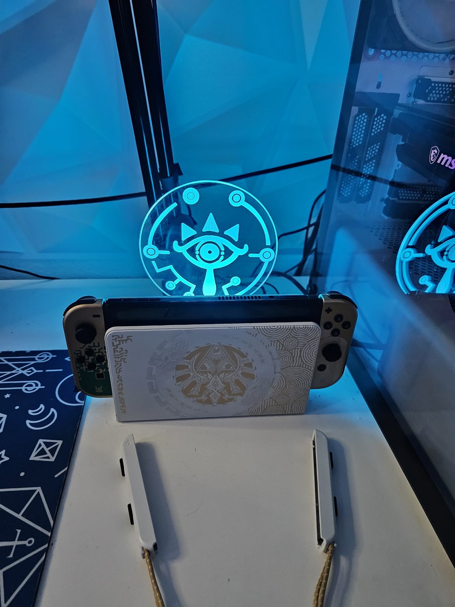 DoubleTapps's tweet image. Now we wait on the Collector&apos;s Edition and Pro Controller...😤😤😤