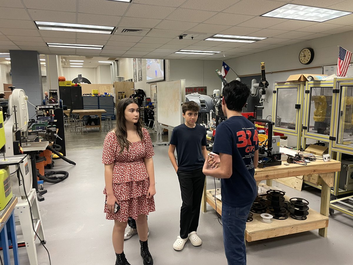Chips_324's tweet photo. With our Open House, we also welcomed future robotics students who are interested in being a part of VEX, BEST, and FRC. Having these events is just as important to us as going off to competitions, since outreach is an important building block in our team and FRC all together. https://t.co/vcfdfE5SRR