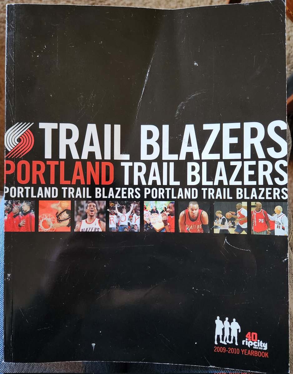 blazercollector's tweet photo. To celebrate Brandon Roy's selection as draft representative, let's give away this 2009-10 Yearbook full of photos &amp; comments!

Roy averaged 21 ppg &amp; earned an All-Star selection as this team finished 50-32!

Just like &amp; retweet, winner picked Wednesday at 8 pm!

#RipCity https://t.co/57ZofS3uQo
