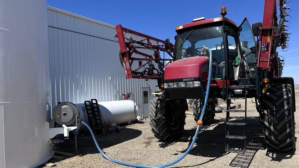 CanamSurplus's tweet photo. Are you a grower or a show-er?? 🫣Hoses lengths up to 50’ (1.5” diameter) 
Tanks with fuels systems ready for order.  Ave. $49,999 DM for details. #SaveTimeSeeding  #canAmSurplus #fueltank #cdnag #saskag #Manitoba #fuelstorage #weGotYou https://t.co/yymk2dTdfG
