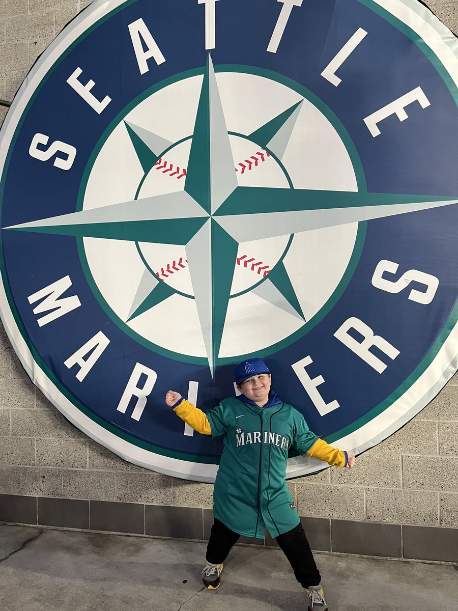 Oliversmama2016's tweet photo. Let’s gooooo!!! ⚾️⚾️💙💙
@Mariners #SeaUsRise https://t.co/rwhTFEFSSr