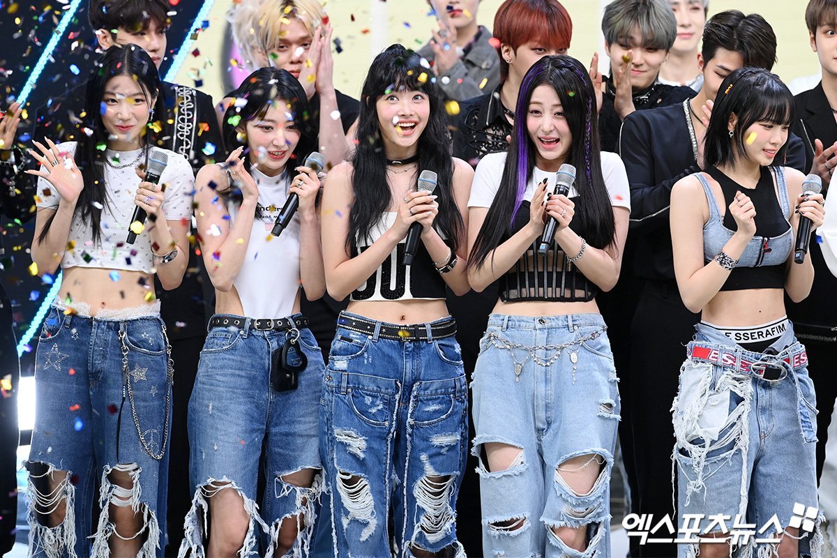Kpop3Jessi's tweet photo. °• LE SSERAFIM Conquistou Seu 1° Win da Era de "UNFORGIVEN" No The Show de Hoje, Sendo Este o 10° da Carreira! Parabéns Amores da Minha Vida!❤️❤️❤️❤️❤️🎶🏆✨️
#UNFORGIVEN1stWin #LESSERAFIM10THWIN https://t.co/6S7Ctwoipz