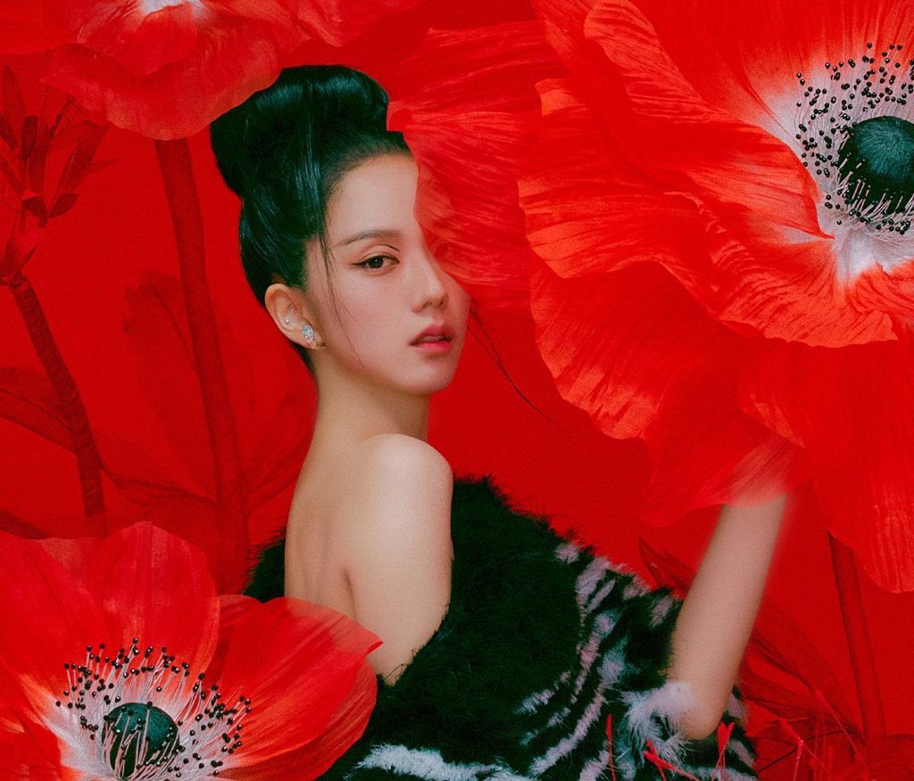 NEWSJISOO's tweet image. #FLOWER by JISOO is now the FASTEST MV by a Korean female soloist to surpass 200 MILLION views on YouTube, doing so in 39 days.