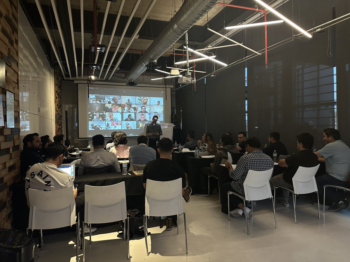 Nuestros alumnos de #MINAF el día de ayer durante la segunda sesión del taller de #Negociacion  impartido por <a href="/CoachMarce/">Marcelo Schejtman</a>