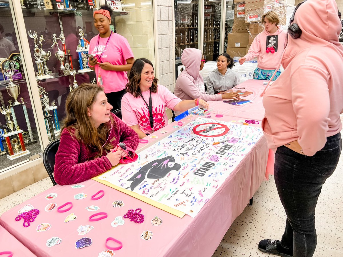 ashleyblake517's tweet photo. ๐May 4th was Anti-Bullying Day at school.
๐The students chose an Anti-Bullying Campaign as their service learning project creating kindness cards.
๐We also had a punch board game to play that were filled with stickers, candy, and information to prevent bullying. #phsn https://t.co/quD7pQn6il