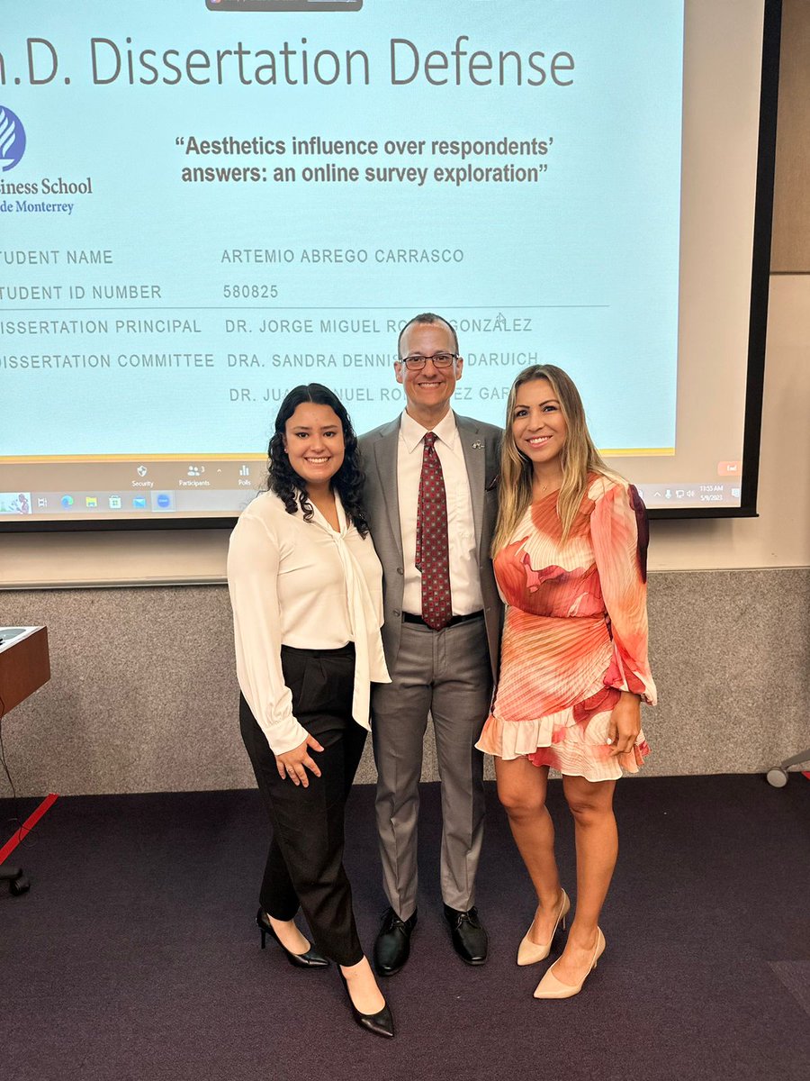 Estimados pacientes... ahora si, se llegó el día, ya tenía un doctorado (honoris causa) pero hoy presenté mi examen de grado para mi doctorado académico de la #Egade Business School y fui aprobado por unanimidad, ahora si Ph.D.  Doctor en Ciencias Administrativas. Gracias Dios!