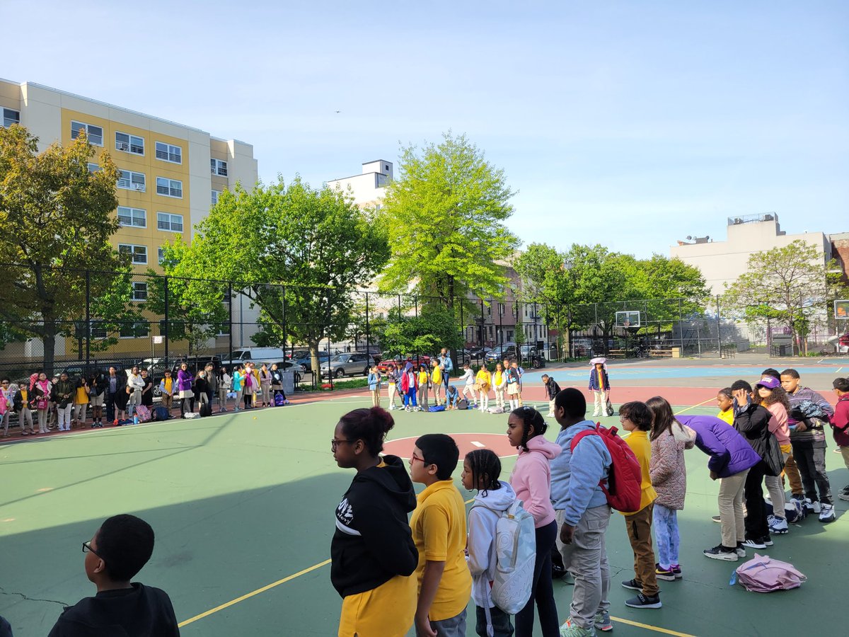 HeyBccs's tweet image. May is Mental Health Awareness Month and we at BCCS focus on our core value of Reflection. We began our week with a meditation walk around these words: U ARE LIGHT. U HAVE EVERYTHING U NEED 2 SUCCEED.  U MATTER. @D16LEADS @CommunitySupt16 @NequanMclean @CMChiOsse @stefanizinerman