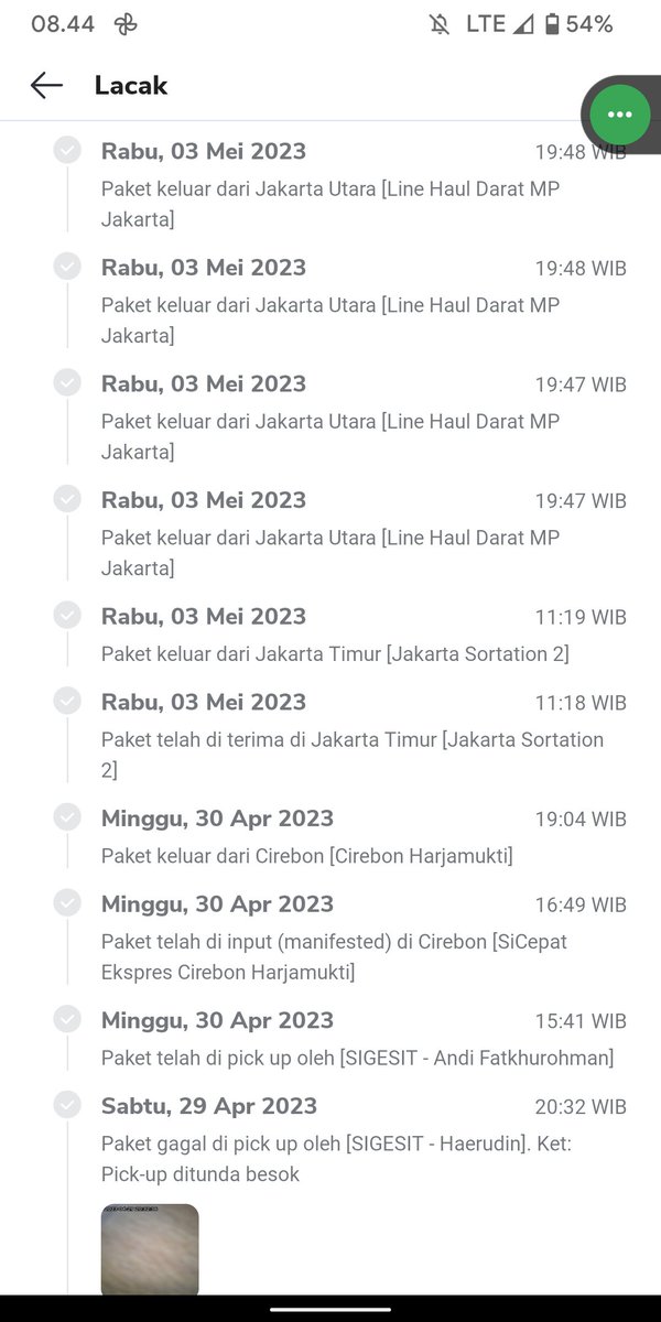 SulistyoAP's tweet photo. @loniloreta Aku juga ngirim paket dari tanggal 30, sampe sekarang blm gerak 🤦 https://t.co/UGXDOP4ycc