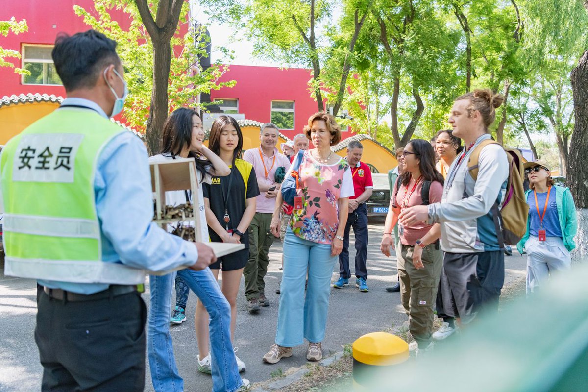 Our students &amp; #sustainability team enjoyed showcasing our efforts towards sustainability &amp; conservation to Ambassador <a href="/CWilson_FCDO/">Dame Caroline Wilson DCMG</a> &amp; <a href="/ukinchina/">UK in China 🇬🇧</a> team. Together, we collected litter at the Wenyu River with <a href="/BirdingBeijing/">Wild Beijing 北京自然</a> &amp; went on a sustainability tour of our campus.