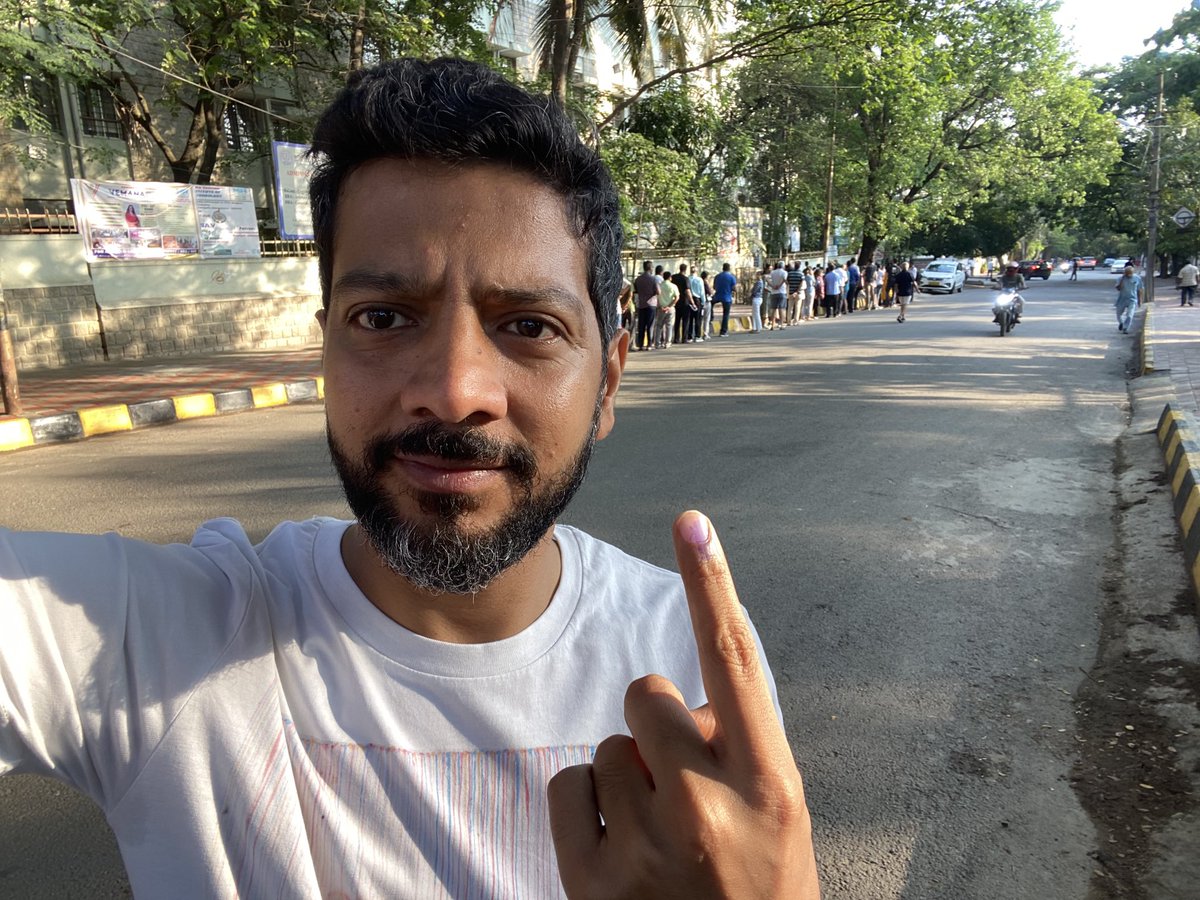 The day of finger selfies!! 
#karnatakaVotes #GoVote