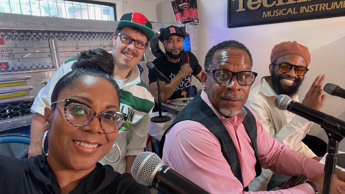 HEVnamedMeGRAP's tweet photo. Man...I got interviewed by a TRUE LEGEND today...super dope! #MasterGee๐ค๐ #SugarHillGang @djRBI @DJBoom_LV #CLB #4SquareMiles https://t.co/KWy7YyeZz0