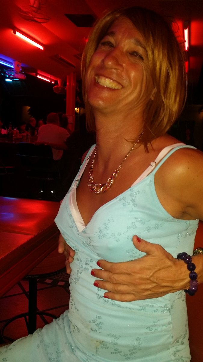 AndreaMoreau11's tweet photo. Mehr von den Ferien mit Daddy. Abends Ausgang im Nuttenfummel, Daddy meinte alle Männer sollen sehen, dass ich eine fickbare Nutte bin. #fucktoy #cocklover #cumbucket #cockwhore #femboy #GaySissy #Sissy #cockpleaser #cockslut #betaboi #Nutte #betaboi #Feriennutte #Schwuchtel https://t.co/nmFoOVud6p
