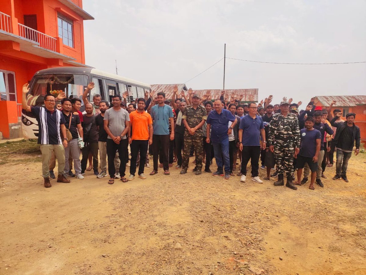 nhidcl's tweet photo. Our commitment: Building, Rescuing and Serving the Nation with pride.

#NHIDCL, PMU-Tamenglong initiated a #RescueOperation with District Administration, #AssamRifles and #CRPF to shift about 200 stranded people from Tamenglong to Imphal in #Manipur.
#BuildingInfrastructure
#BuildingTheNation