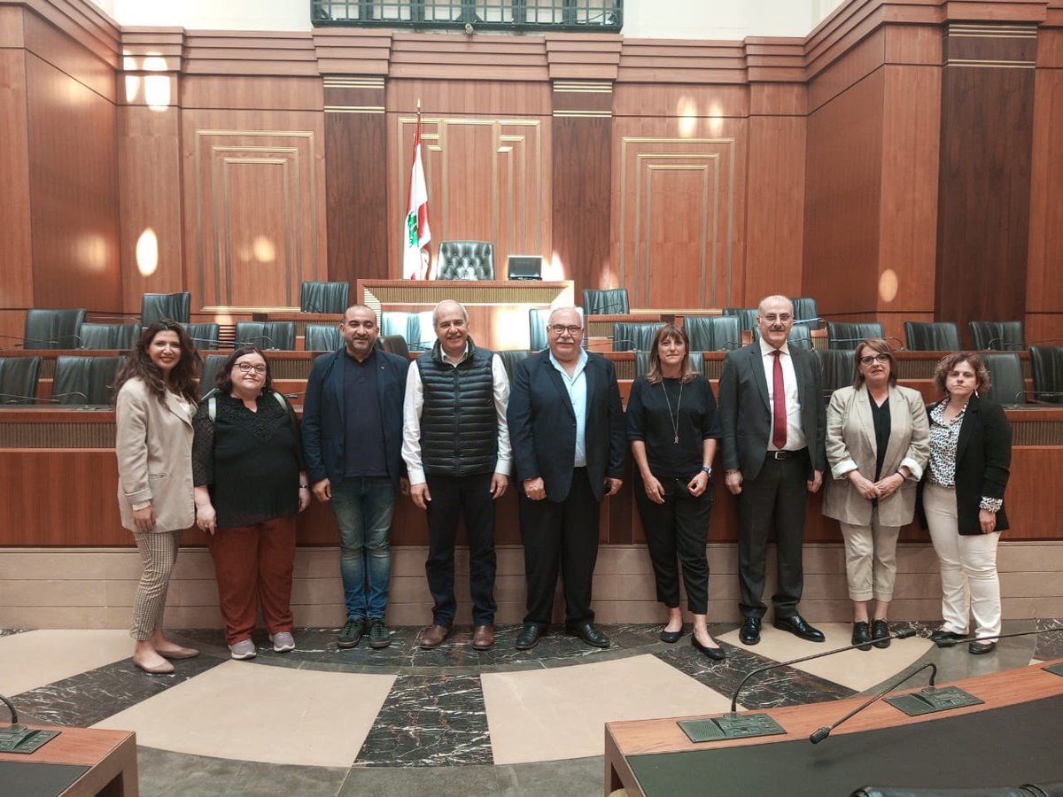 CrisFaciaben's tweet photo. Honor convivir unos días con @fenasolebanon sindicato d clase, independiente y autónomo q desGobierno #Libano no reconoce
Incansable su lucha x #DDLL y #DDHH en un país devastado social, económica y políticamente con millones de personas refugiadas y trabajo forzoso y kafala ✊🏽 https://t.co/VsWriNtNGb