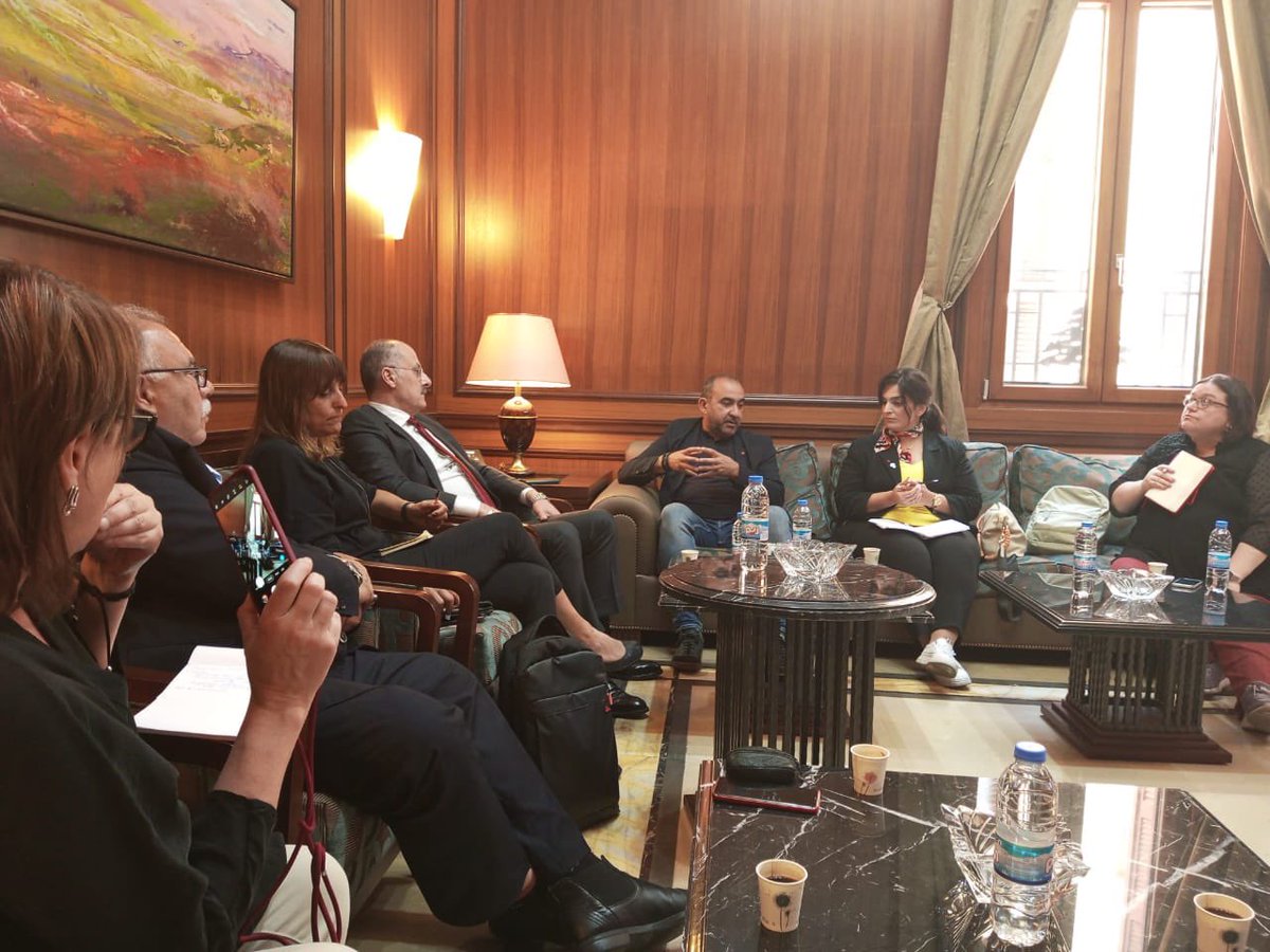 CrisFaciaben's tweet photo. Honor convivir unos días con @fenasolebanon sindicato d clase, independiente y autónomo q desGobierno #Libano no reconoce
Incansable su lucha x #DDLL y #DDHH en un país devastado social, económica y políticamente con millones de personas refugiadas y trabajo forzoso y kafala ✊🏽 https://t.co/VsWriNtNGb