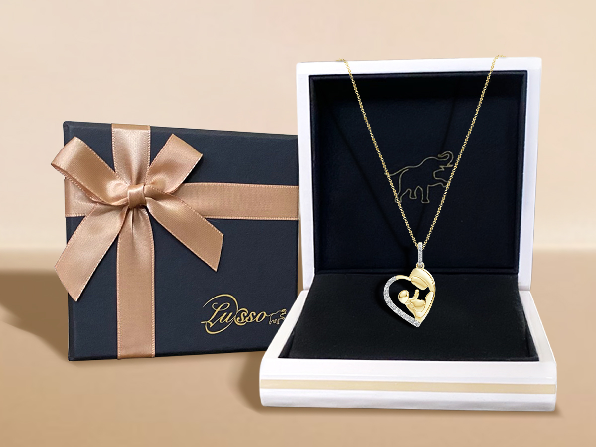 Luxsso1's tweet photo. ✨Express eternal love with our 18ct gold pendant, adorned with 0.15 carats of conflict-free natural diamonds. The perfect Mother's Day gift💎

 Shop now for timeless elegance. 🛍💫💖
https://t.co/ZM89h9tm5n

 #MothersDay #DiamondPendant #LuxuryJewellery https://t.co/4ankVBxfLw
