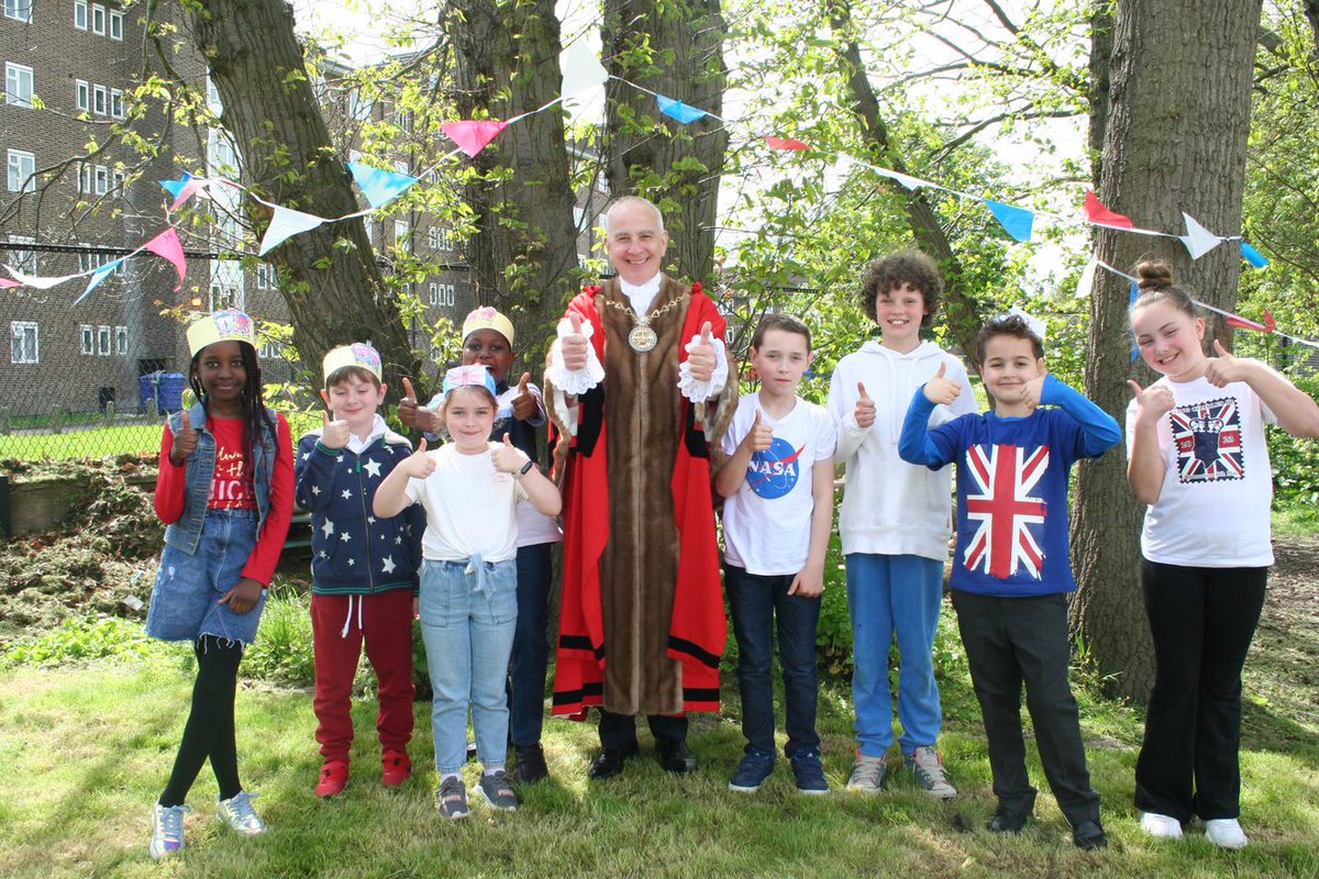 Huge thanks to @Leofletcher6 for attending our Coronation Party last week.  You made it even more special for our school community!