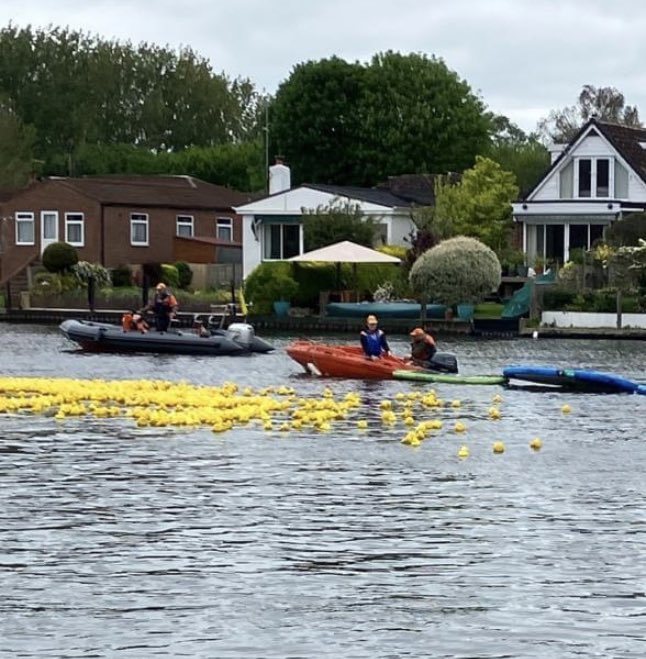WoTTA (@prwotta) on Twitter photo 1000 yellow ducks on the Thames at Walton! See pictures here!!
wotta.co.uk/latest-news.ht…
<a href="/vikingscouts/">1st Walton Viking Sea Scouts</a> <a href="/MattersMolesey/">Molesey and Walton Matters</a> 1000 yellow ducks on the Thames at Walton! See pictures here!!
wotta.co.uk/latest-news.ht…
<a href="/vikingscouts/">1st Walton Viking Sea Scouts</a> <a href="/MattersMolesey/">Molesey and Walton Matters</a>