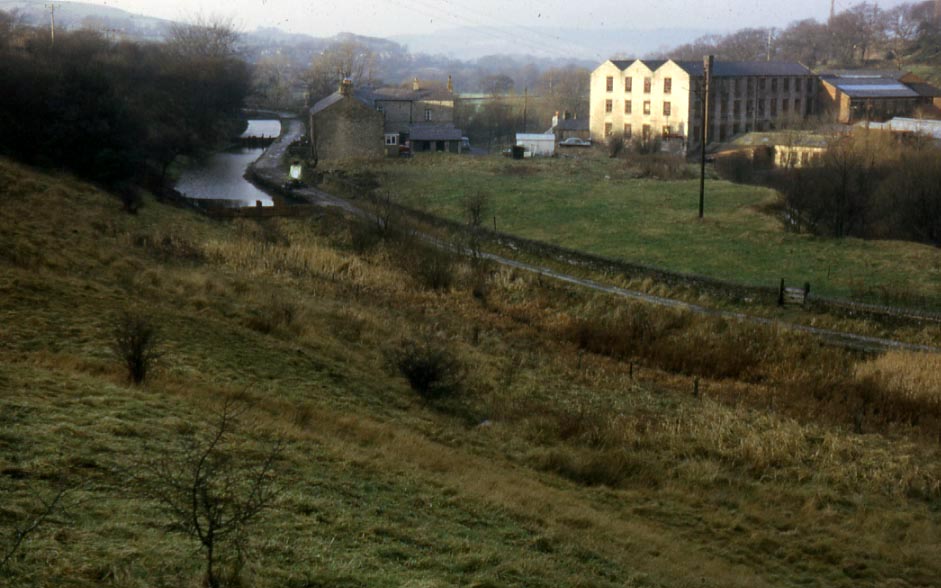 FurnessHistory's tweet photo. Teapot Row and the Britannia Mill, Buxworth. At this time, the canal was still impassable and partly choked with reeds. Photograph from Keith Holford's collection. #Derbyshire #Bugsworth #Buxworth https://t.co/l7JGeL40dR