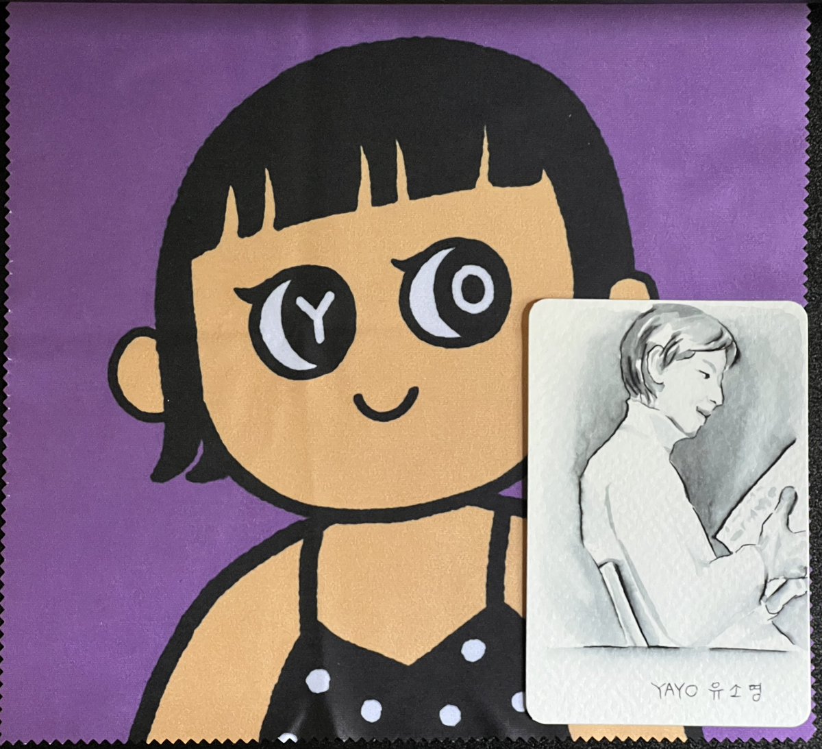 김땡땡님 개인전 보러 컬렉스 갤러리 갔다가 알게된 야요님. 막 개설한 트위터 계정에 팔로워가 0명일 때 흔쾌히 1st follower 가 되어 주신
야요님. 야요님 개인전 때 캐릭터와 어깨동무하고 찍은 사진이벤트에 당첨되어 사진을 보내 드렸더니 오늘 선물이 도착했네요. 감사합니다! ^^<a href="/yayoseoul/">YAYO 🎨</a>