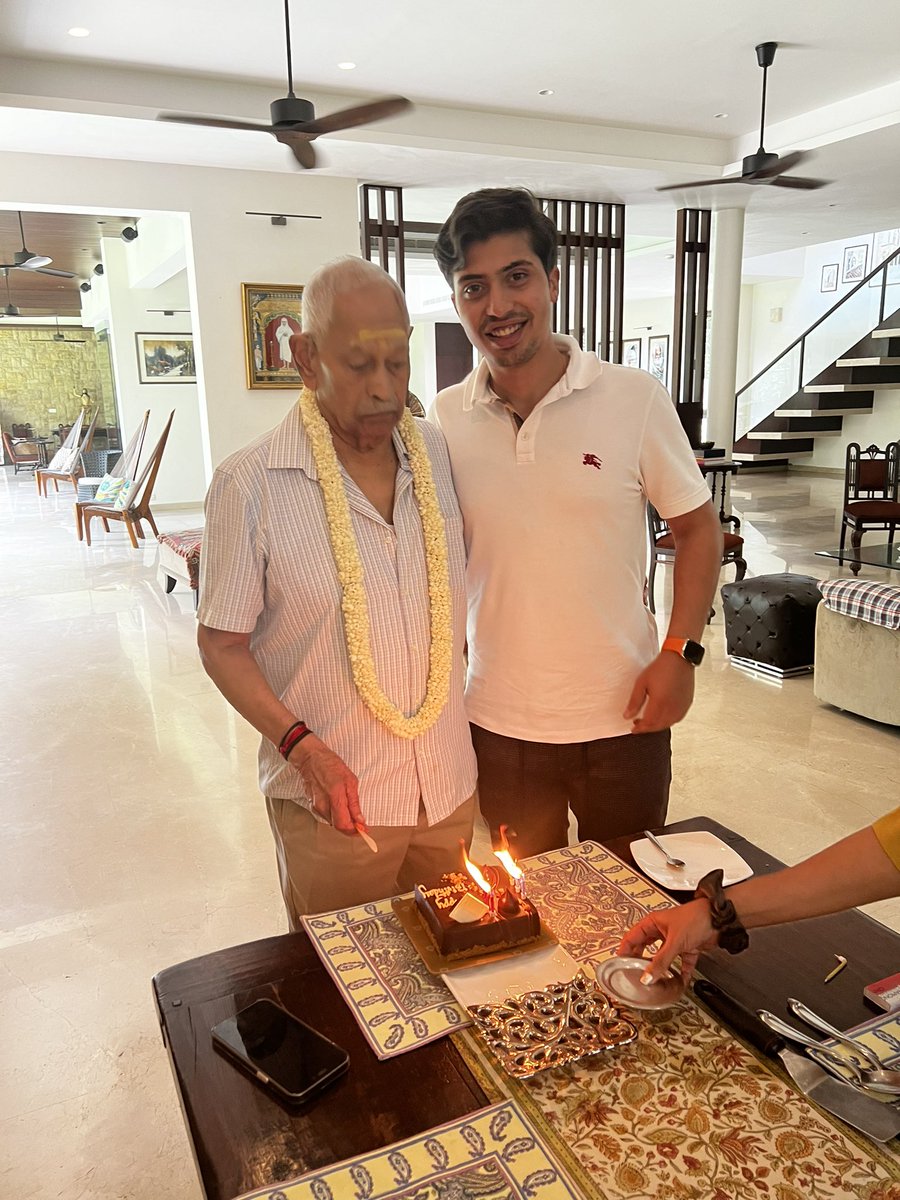 Today apart from #VotingDay in #KarnatakaAssemblyElection2023 , this day was special in other ways too -  my veteran air warrior father turns 90 n my son turns 24 🫡🙏🏻

#KarnatakaVotesForBJP 
#NannaVoteModige