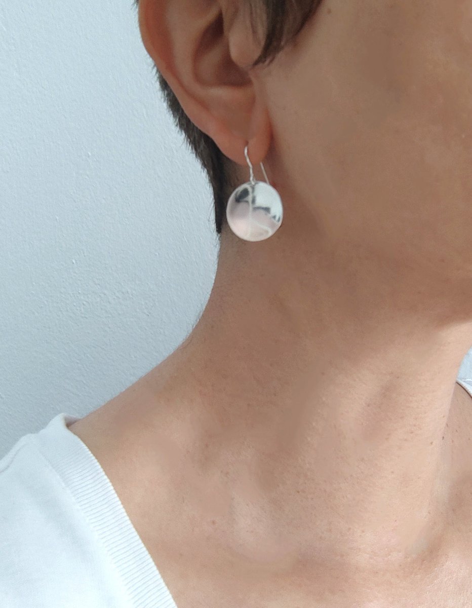 ColorLatinoJ's tweet image. Every day sterling silver disc hook earrings  etsy.me/41pLsfZ #birthday #everydayearrings  #circleearrings Discearrings #silverearrings #handmadeearrings #minimalistearrings #hookearrings #colorlatinojewelry @etsy