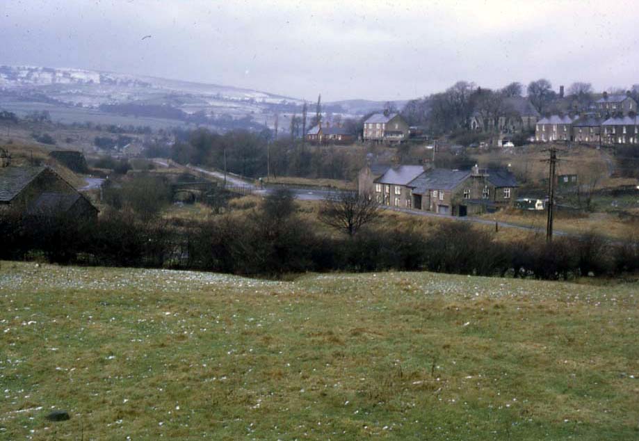 FurnessHistory's tweet photo. A view of Buxworth with the Navigation, centre right. This photograph from Keith Holford's archive shows the canal basin well before restoration. #Derbyshire #Buxworth #Bugsworth https://t.co/yPI6N0aXGD