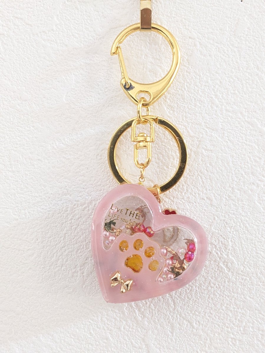 whitesan0806's tweet image. ハートの肉球シャカシャカ★キーホルダーを、作りました。

手作り雑貨隊★ホワイトさん
『販売』
★ペイペイフリマ★
paypayfleamarket.yahoo.co.jp/user/p27580585
★メルカリ★
jp.mercari.com/user/profile/9…

『SMS』
★Instagram★
@whitesan0806
instagram.com/@whitesan0806