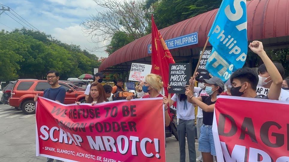 youngworkersph's tweet photo. WE DESERVE HIGHER WAGES AND A LABOR RIGHTS CURRICULUM – NOT MROTC!

YWP, @SparkKabataan, and APTU rally at Senate vs. MROTC, inflation &amp; low wages.

Read full statement here:
https://t.co/kgvJnTSSV9

#SahodItaasPresyoIbaba
#NoToMandatoryROTC 
#JunkEDCA
#LaborRightsCurriculumNow https://t.co/zx1VNlJgLx