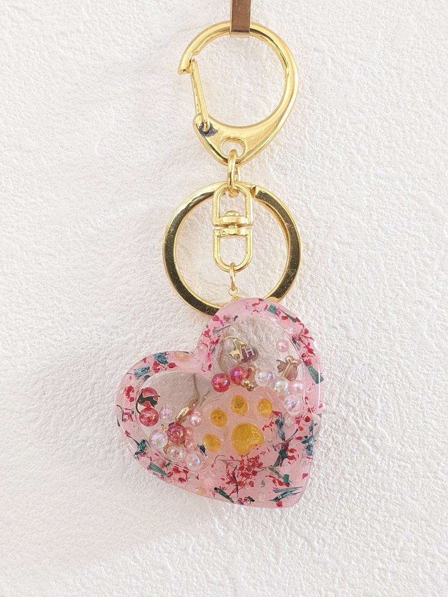 whitesan0806's tweet image. ハートの肉球シャカシャカ★キーホルダーを、作りました。

手作り雑貨隊★ホワイトさん
『販売』
★ペイペイフリマ★
paypayfleamarket.yahoo.co.jp/user/p27580585
★メルカリ★
jp.mercari.com/user/profile/9…

『SMS』
★Instagram★
@whitesan0806
instagram.com/@whitesan0806