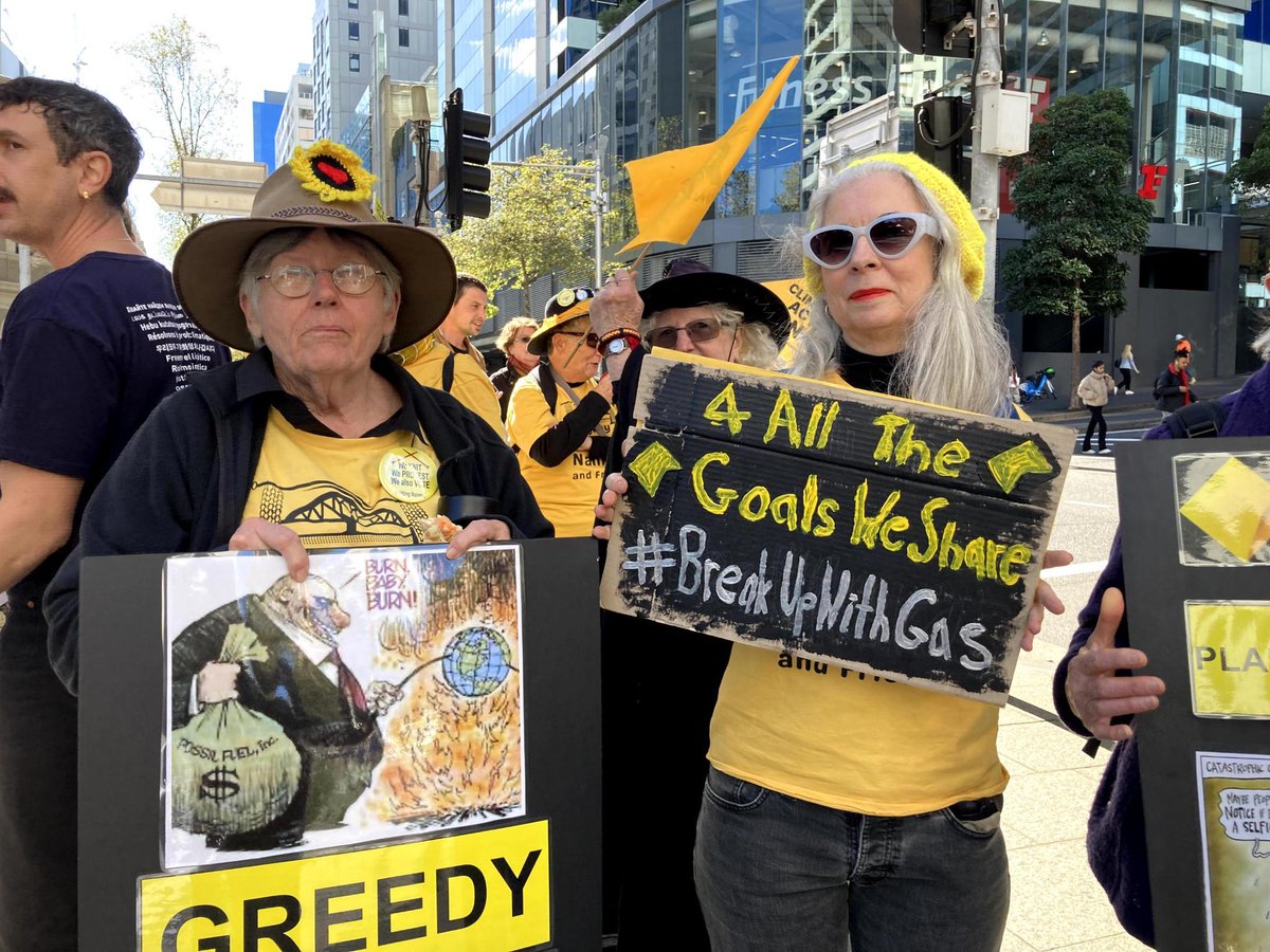 350Australia's tweet photo. These Sydney activists turned up the sass on @CommBank today with dead dolphins (thanks Santos), a copy of Greta's book and a clear call to action: #BreakUpWithGas
#BankOnOurFuture https://t.co/EyMvX9ddEr