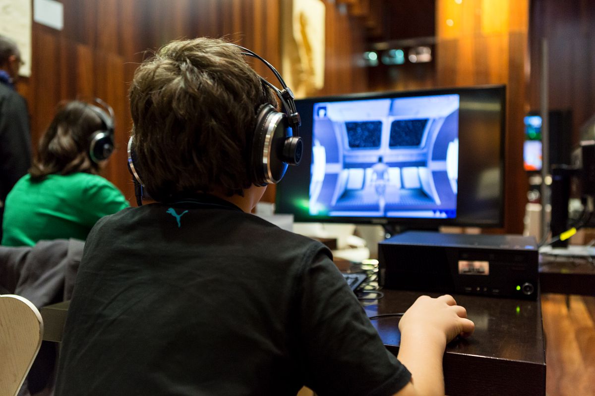 🕹️ La BnF, chargée du dépôt légal des jeux vidéo, est confrontée à des défis complexes. Comment les conserver ? Comment constituer des archives qui témoignent des façons d’y jouer ? Ces questions sont au cœur d'un colloque organisé ce 12 mai. Déroulez pour voir le programme ! ⤵️