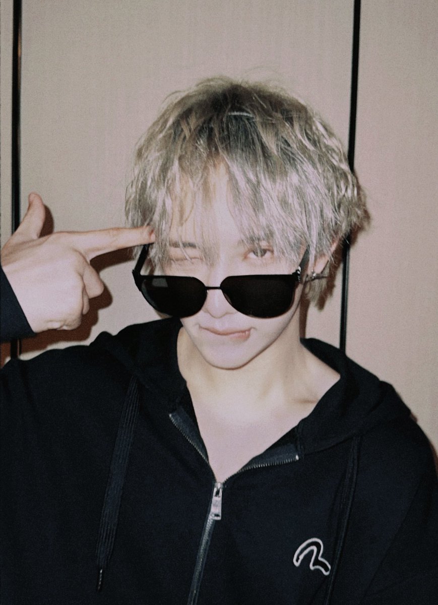 XODIAC_MEMBERS's tweet photo. [#씽] 

Joker👻

#XODIAC #소디엑 #SING #씽 https://t.co/7qpC9yOtat