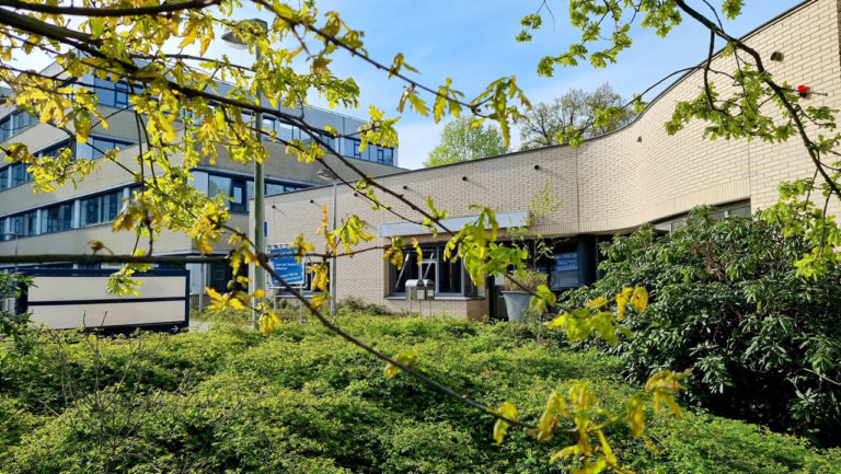 Na onze verhuizing naar Hilversum openen wij in #Blaricum op onze 'oude locatie' een Regionaal Medisch Centrum. Het is de bedoeling dat de deuren van dit centrum opengaan op 17 juli.
tergooi.nl/regionaal-medi…