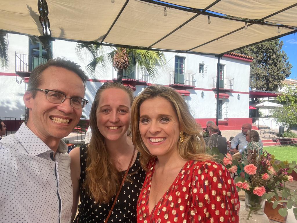 IrisBeerepoot's tweet photo. Never change a winning team! Lucky to continue in academia as an #assprof with the fun & talented lot @BPMAgroup
Also: no better time to learn about getting the job than during a magical visit to the Sevillians @AdelRioOrtega @manuelresinas @andresjram and @josegenriquez ๐ https://t.co/Ey5vg17bpB