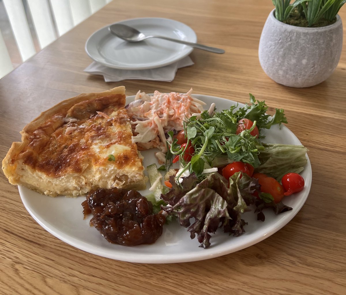 Nothing like our homemade Quiche Lorraine (served with salad, special slaw & pear chutney) to add some happiness to #HumpDay. 🤗 🐫 🧡

#Wednesday #WildFood #Cake #Coffee #ParcSlip #WildlifeTrust #Bridgend #FreeParking
#NatureReserve #Walks