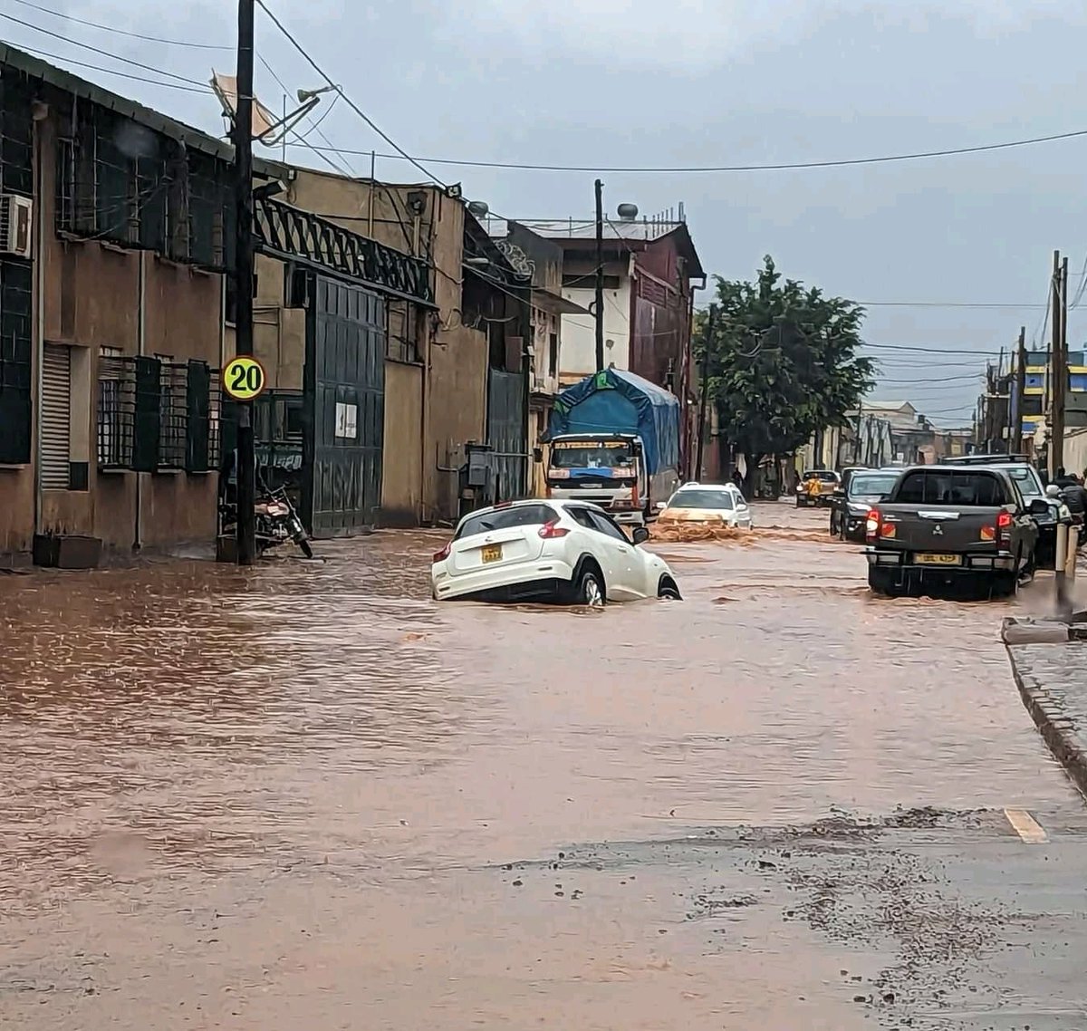 Kanunguprince's tweet photo. When we came out to #Exhibite the bad state of roads some NRM relathieves said we where not patriotic and chasing away tourists. Now you that are patriotic what do you have to say? 🤔
#KampalaPotholeExhibition https://t.co/bRyQuW9pEQ
