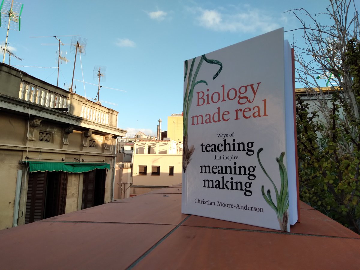 📔Finally got my hands on a beautiful hardback 📔 Want one 🤔 ? I've got one to give away😃 Retweet this and enter. Winner chosen at random on Monday 15th May. ‘Innovative… Outstanding… I hope it makes a major contribution to how school biology is taught.’ —Michael Reiss