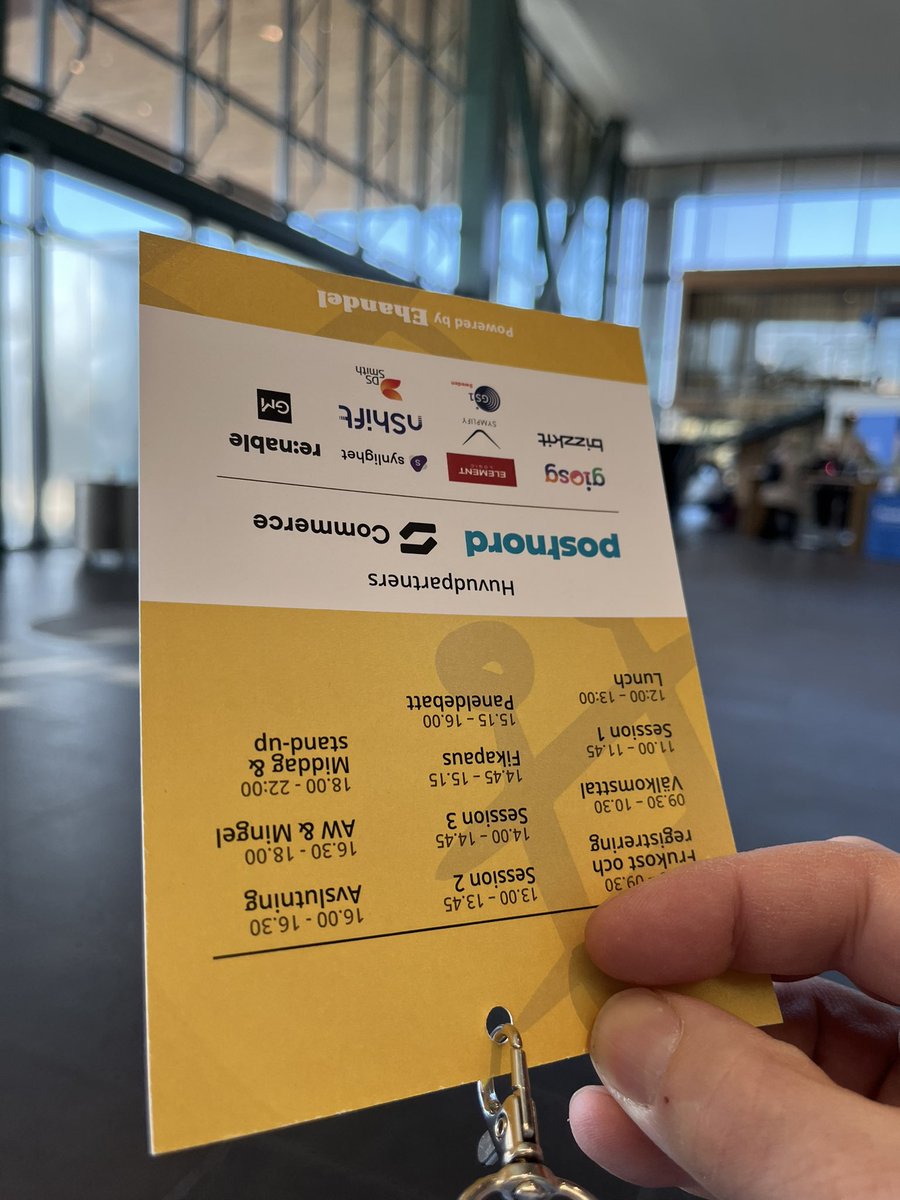 StefanHadlin's tweet photo. Kul att vara på #emeet igen. Några år sedan sist. Minns nostalgiskt de första.. men vem vände på badgen åt fel håll? 😁 https://t.co/lw4Sh4Kx3v