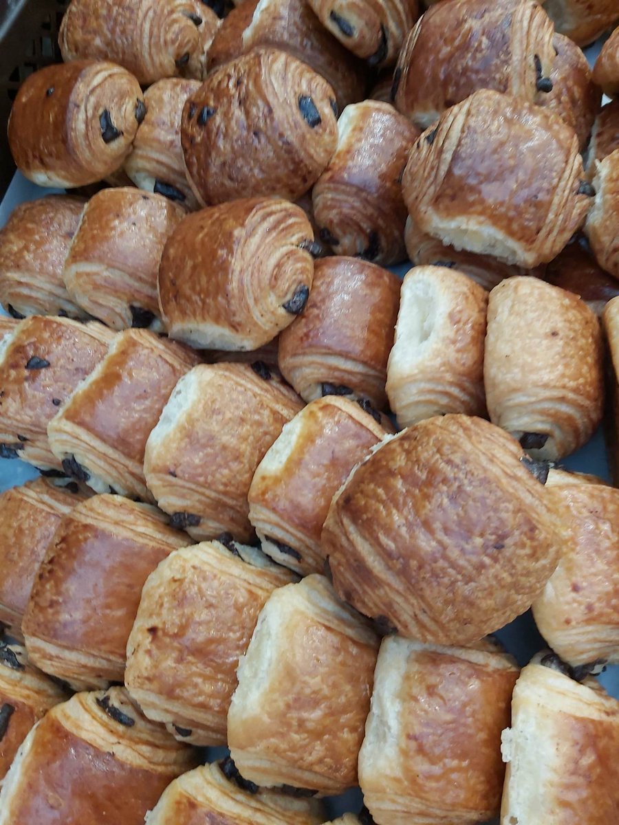 Een eerste verwennerij op de eenheden voor #dagvanverpleegkunde <a href="/UZLeuven/">UZ Leuven</a>.
Bedankt iedereen om onze patiënten de beste zorgen te geven, jullie zijn geweldig!
Bedankt aan de collega's van de facilitaire dienst om dit mogelijk te maken! #verpleegkunde #12meiUZLeuven #grensverlegger