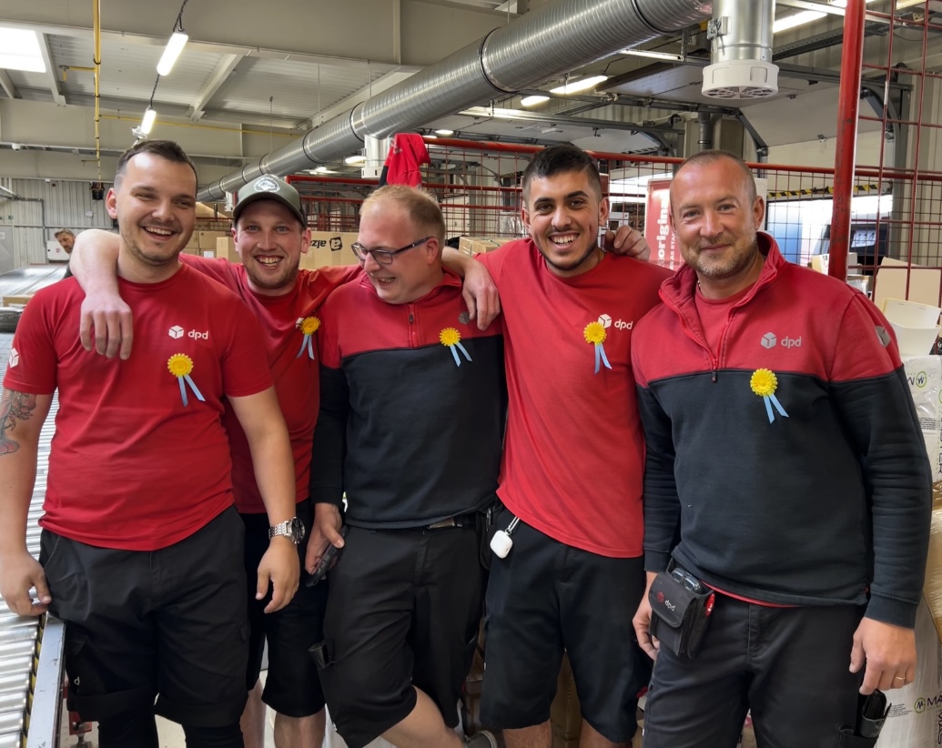 Připomínáme, že již dnes se budou v ulicích po celé ČR prodávat kytičky na podporu boje proti rakovině! Moc děkujeme našim kurýrům, kteří se akce zúčastní a budou rozdávat edukační letáčky a také vám, kteří si kytičky zakoupíte!