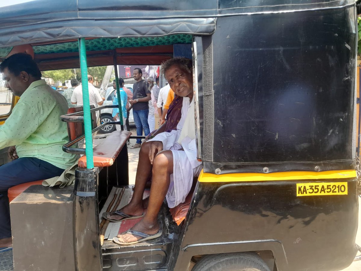 Deputy Commissioner Ballari (@dcballari) on Twitter photo ಕಂಪ್ಲಿ ವಿಧಾನಸಭಾ ಕ್ಷೇತ್ರ-91 ರ ವ್ಯಾಪ್ತಿಯ ಪಿ.ಎಸ್ 76 ಮತ್ತು 80 ರಲ್ಲಿ ವಯೋವೃದ್ಧರು ಹಾಗೂ ವಿಶೇಷ ಚೇತನರರನ್ನು ಆಟೋ ಹಾಗೂ ಇತರೆ ವಾಹನಗಳ ಮೂಲಕ ಮತಗಟ್ಟೆಗೆ ಕರೆತಂದು ಮತದಾನ ಮಾಡಿಸುತ್ತಿರುವುದು.
<a href="/ceo_karnataka/">Chief Electoral Officer, Karnataka</a> <a href="/ECISVEEP/">Election Commission of India</a> <a href="/SpokespersonECI/">Spokesperson ECI</a>
#KarnatakaAssemblyElection2023 ಕಂಪ್ಲಿ ವಿಧಾನಸಭಾ ಕ್ಷೇತ್ರ-91 ರ ವ್ಯಾಪ್ತಿಯ ಪಿ.ಎಸ್ 76 ಮತ್ತು 80 ರಲ್ಲಿ ವಯೋವೃದ್ಧರು ಹಾಗೂ ವಿಶೇಷ ಚೇತನರರನ್ನು ಆಟೋ ಹಾಗೂ ಇತರೆ ವಾಹನಗಳ ಮೂಲಕ ಮತಗಟ್ಟೆಗೆ ಕರೆತಂದು ಮತದಾನ ಮಾಡಿಸುತ್ತಿರುವುದು.
<a href="/ceo_karnataka/">Chief Electoral Officer, Karnataka</a> <a href="/ECISVEEP/">Election Commission of India</a> <a href="/SpokespersonECI/">Spokesperson ECI</a>
#KarnatakaAssemblyElection2023