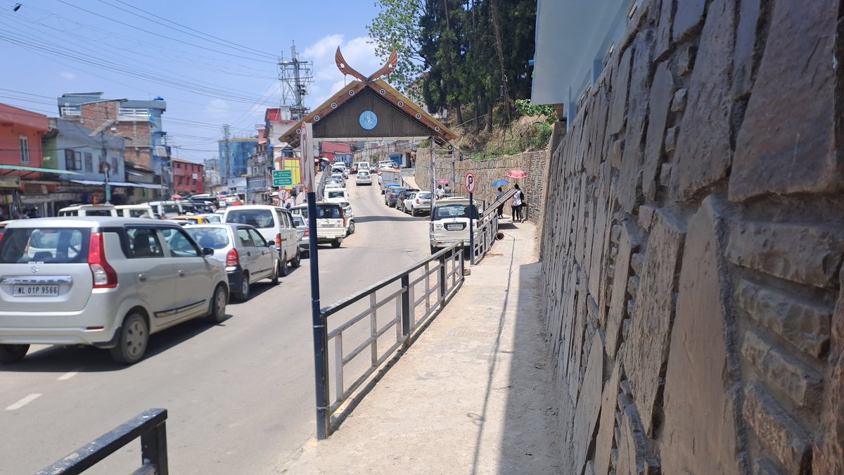kedopeseyie's tweet image. If #Kohima traffic stresses you, try taking a nice walk. The #footpaths are always free. Relax your mind; exercise your body; meet people. (psst: footpaths have no saperate rules or privileges for VIP with escorts)