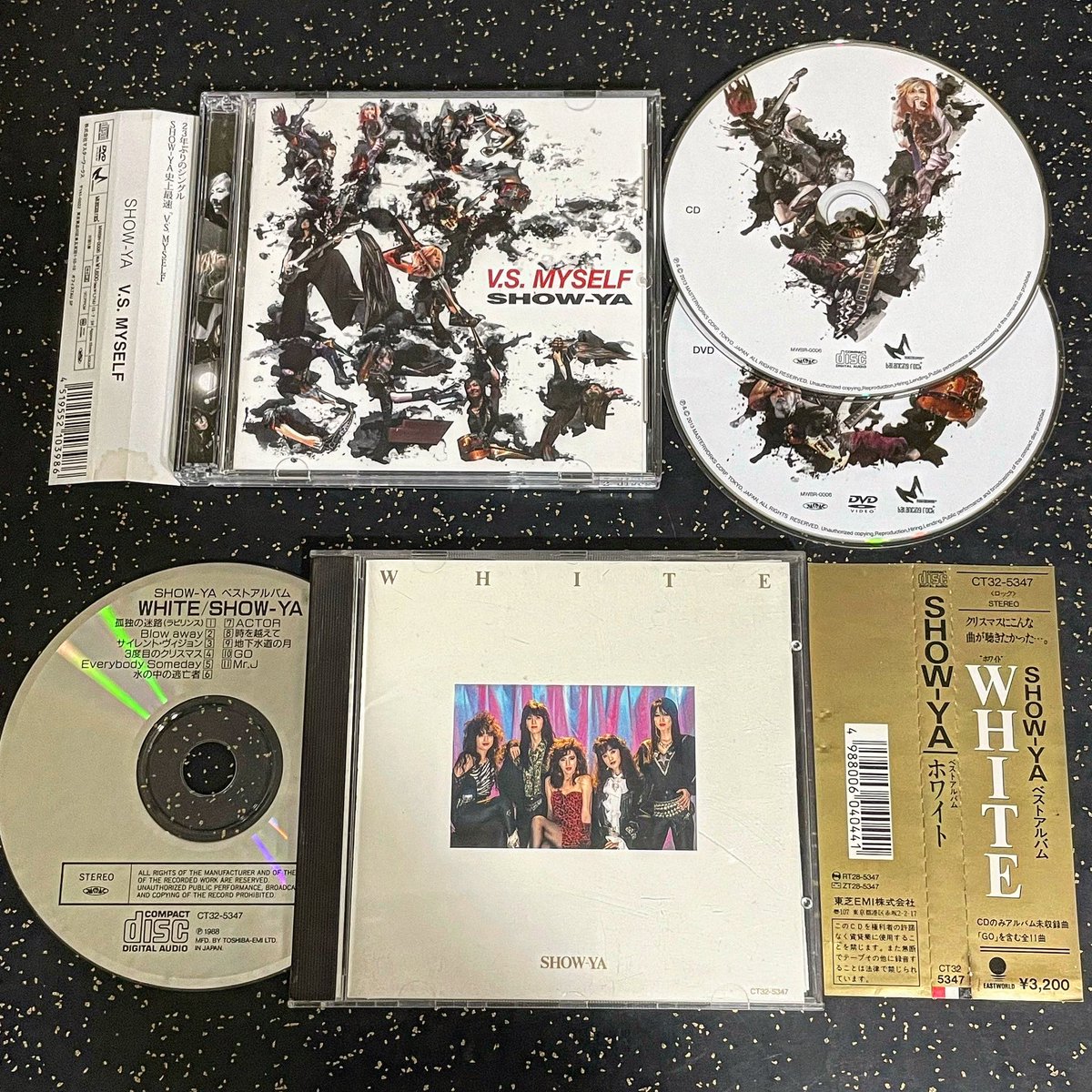 TheTrueAsgard's tweet photo. New arrival:
Show-ya @showyaofficial "White" CD, "V.S. Myself" single CD/DVD, and "叫び" 8-cm CD single in a special packaging.
From DiskUnion, via Tenso.
#ShowYa #White #VSMyself #叫び #CD #MiniCD #DVD https://t.co/DR8zRVxgwx